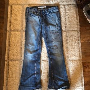 Joes Jeans. Bootleg,unique,detailed jeans.24 short